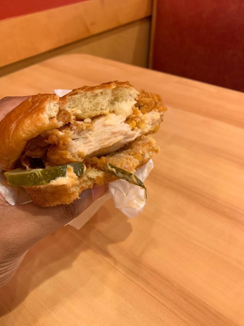 Popeyes Louisiana Kitchen | restaurant | 1510 N High St, Columbus, OH 43201, USA | 6149728820 OR +1 614-972-8820