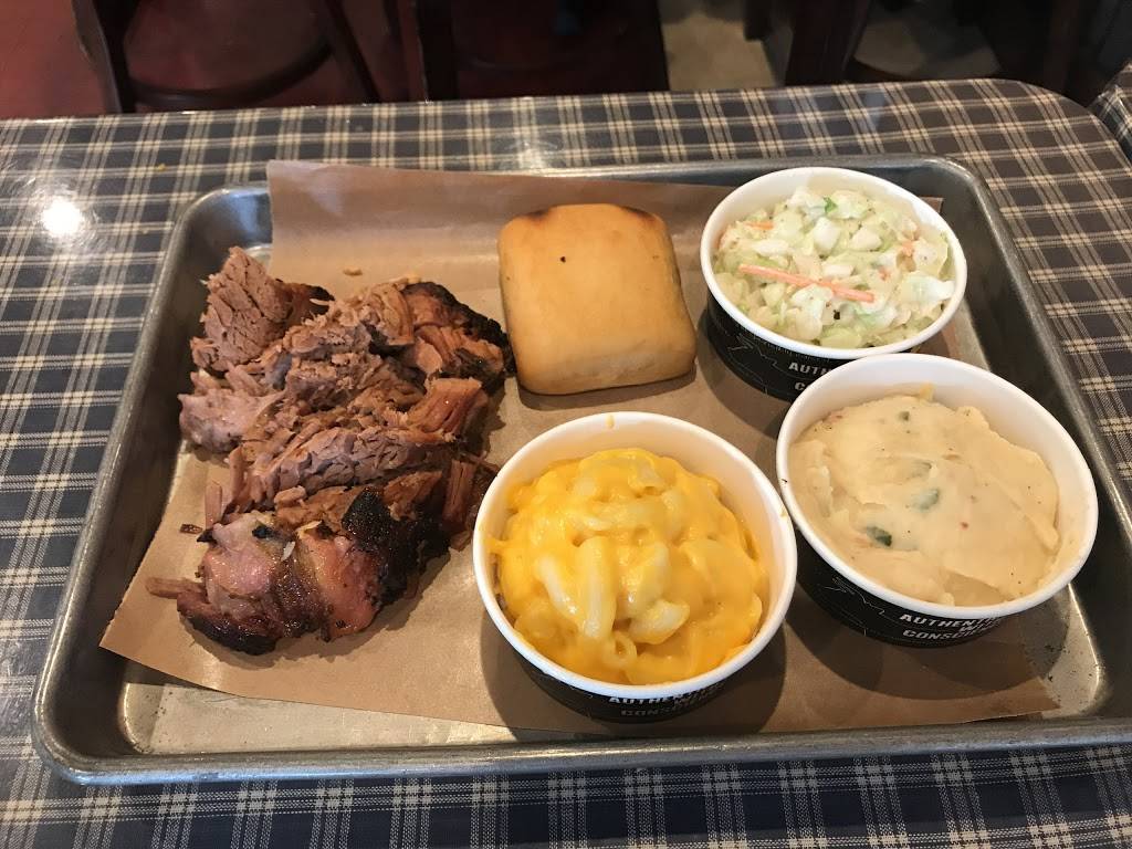 Dickeys Barbecue Pit | restaurant | 150 Nut Tree Pkwy, Vacaville, CA 95687, USA | 7074501810 OR +1 707-450-1810