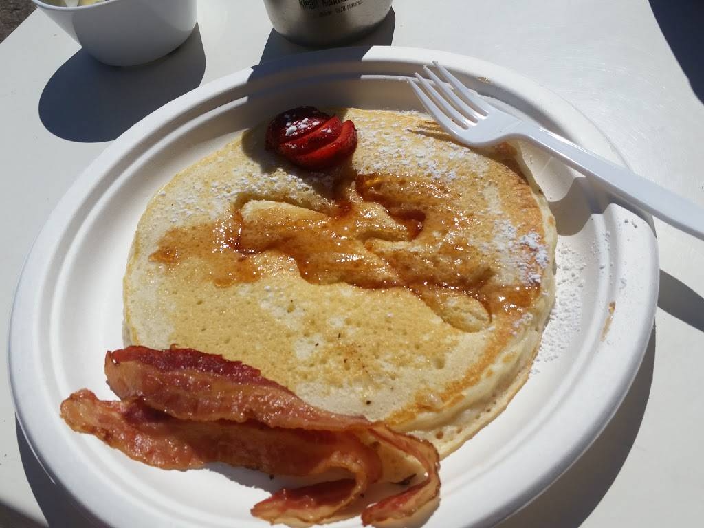 Flight Deck Grill | restaurant | 229 Airport Rd, Longmont, CO 80503, USA | 3036828888 OR +1 303-682-8888