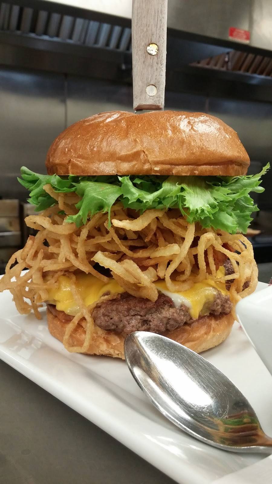 Joe Schmoes Eats N Drinks | restaurant | 5881 Malden Rd, Windsor, ON N9H 1S5, Canada | 5192505522 OR +1 519-250-5522