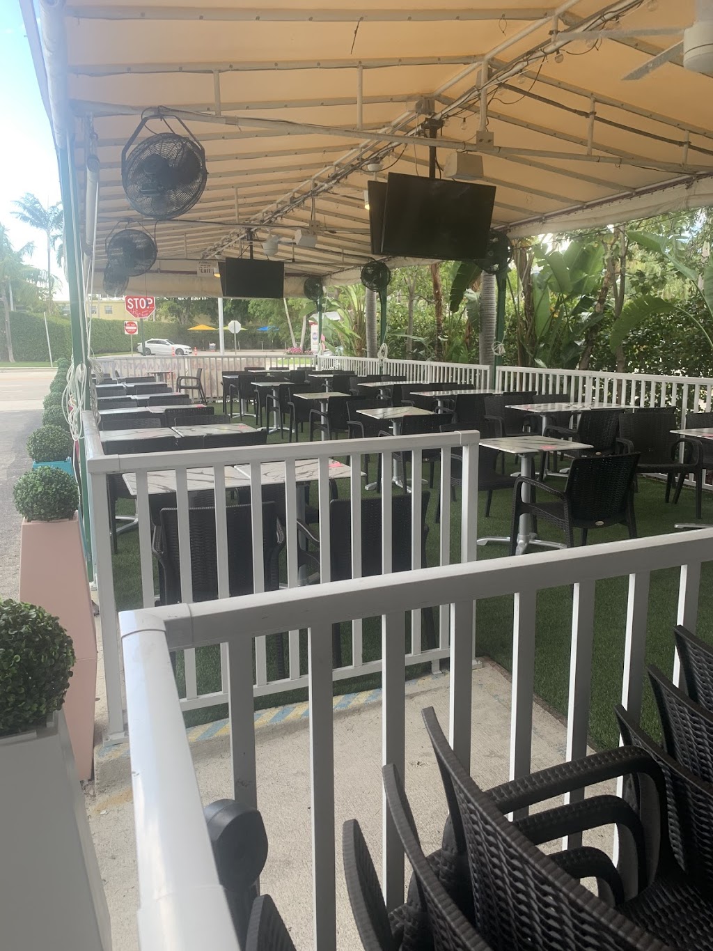 Hamburger Marys Wilton Manors | restaurant | 2426 Wilton Dr, Wilton Manors, FL 33305, USA | 7547797424 OR +1 754-779-7424