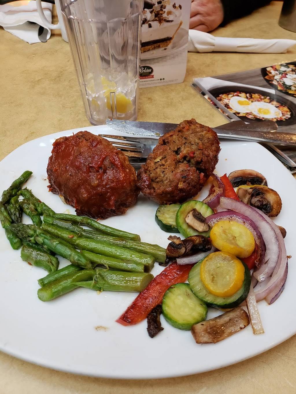 Perkins Restaurant & Bakery | restaurant | 7175 Engle Rd, Middleburg Heights, OH 44130, USA | 4402347393 OR +1 440-234-7393