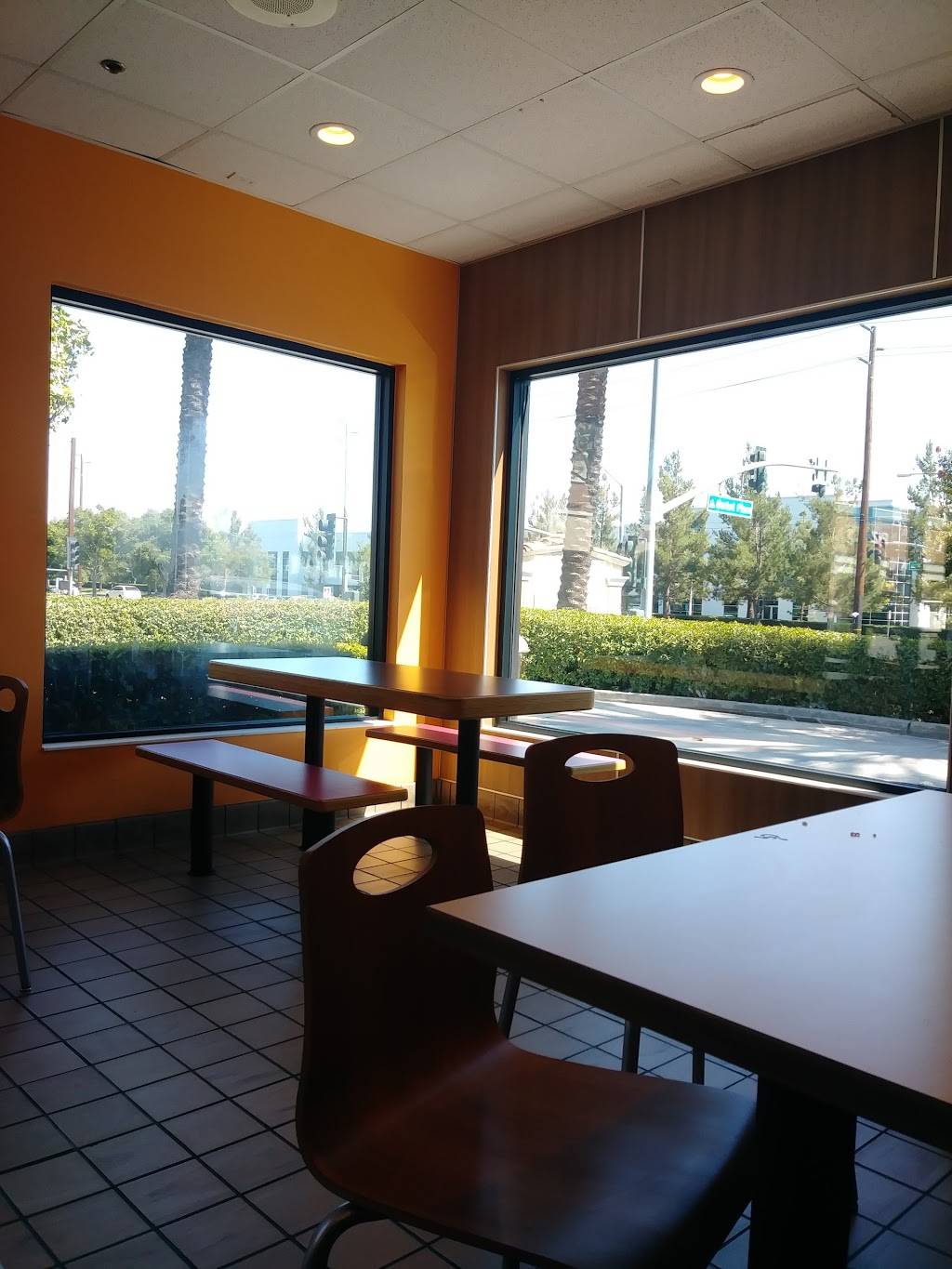 KFC | restaurant | 14570 Baseline Ave, Fontana, CA 92336, USA | 9093571723 OR +1 909-357-1723