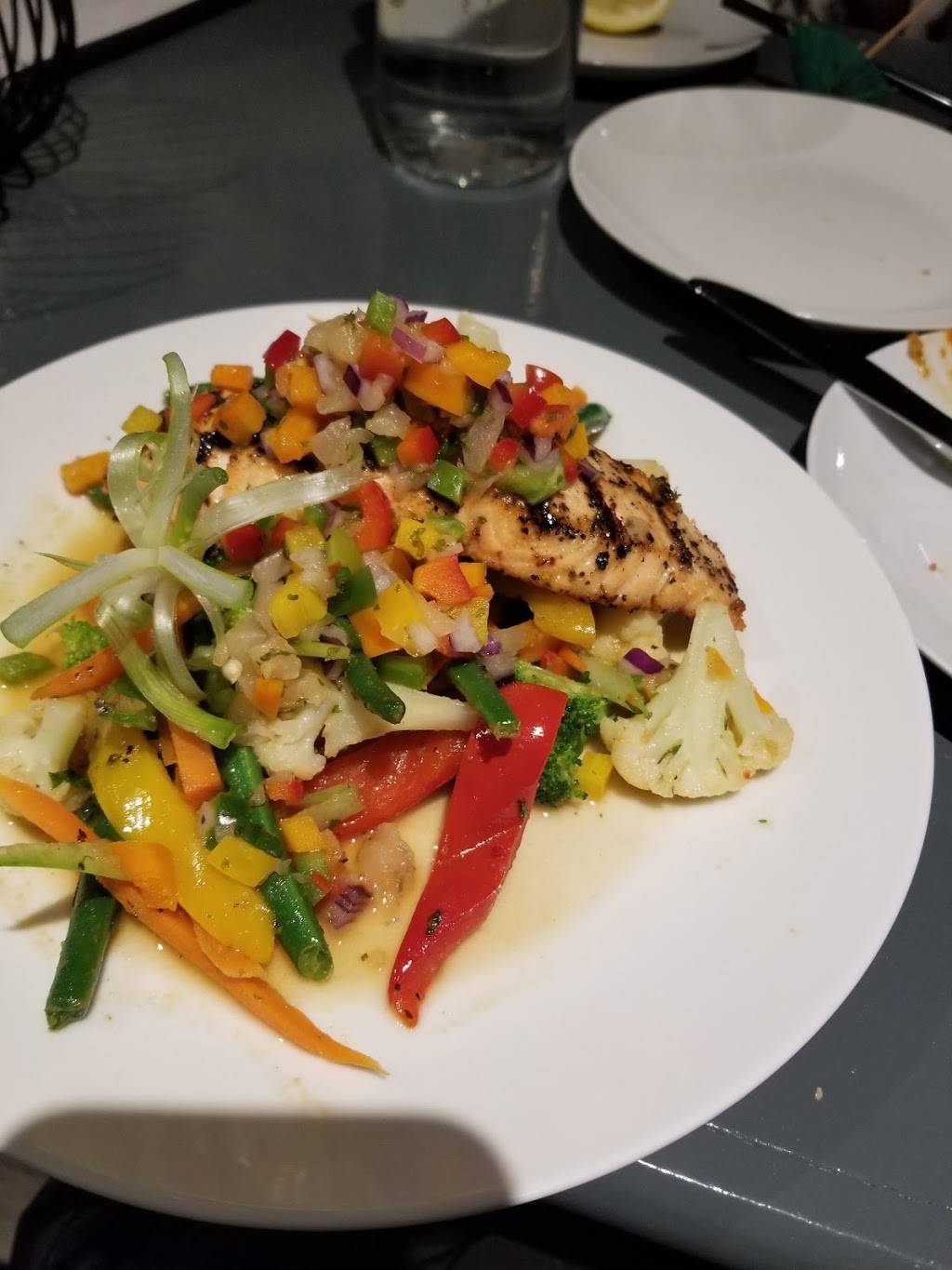 Tonys Skinny Chef Bistro | restaurant | 6435 Dixie Rd Unit 1, Mississauga, ON L6T 1X4, Canada | 9055648955 OR +1 905-564-8955