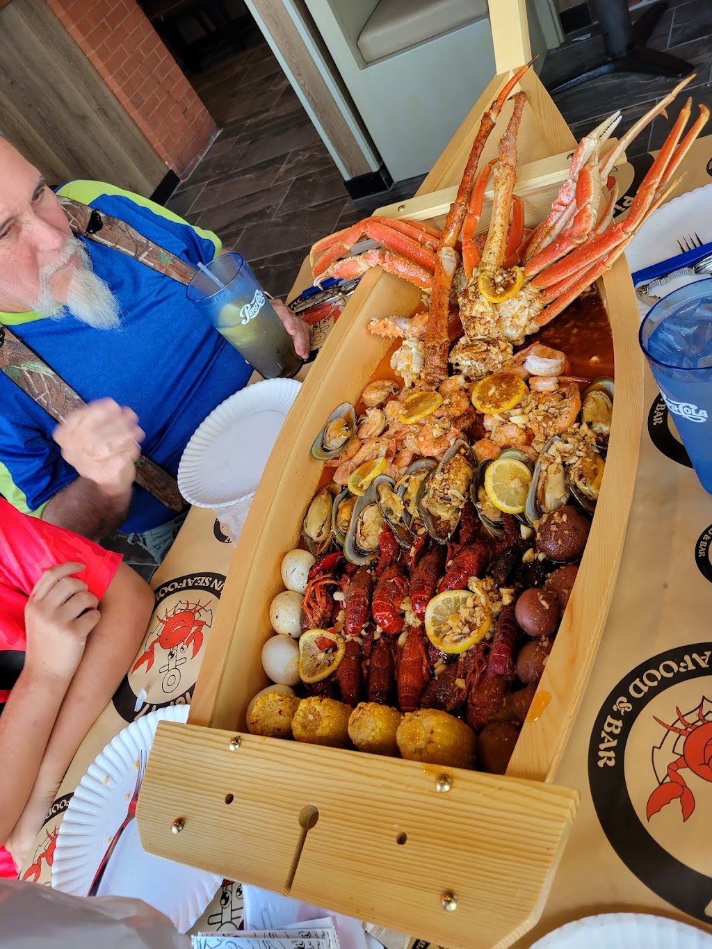 Pier 17 Cajun Seafood & Bar | restaurant | 600 N Green River Rd, Evansville, IN 47715, USA | 8123036338 OR +1 812-303-6338