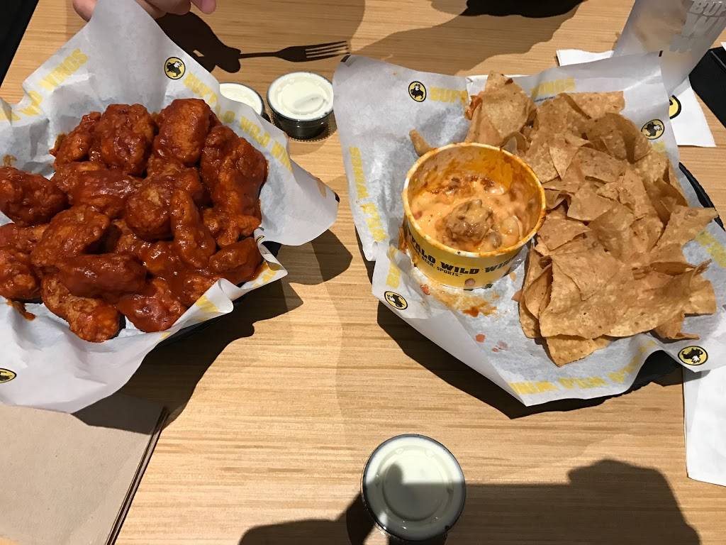 Buffalo Wild Wings | meal takeaway | 205 S State St, Ann Arbor, MI 48104, USA | 7349979143 OR +1 734-997-9143