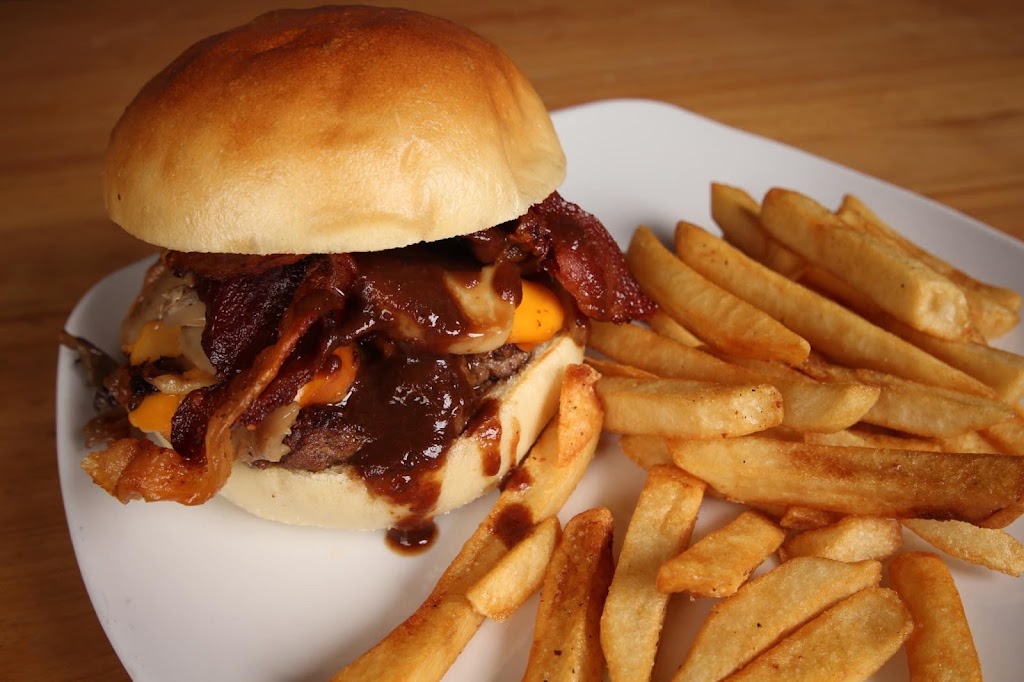 Red Rooster Tavern | restaurant | 2998 N Scenic Dr, Muskegon, MI 49445, USA | 2317444006 OR +1 231-744-4006