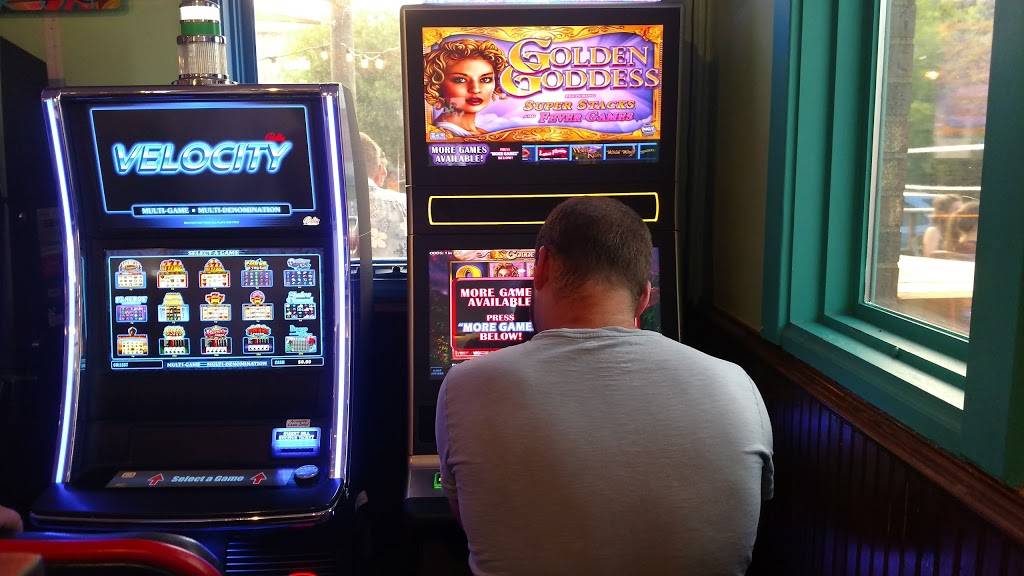 Colemans in Cary | night club | 645 Industrial Dr, Cary, IL 60013, USA | 8475162819 OR +1 847-516-2819