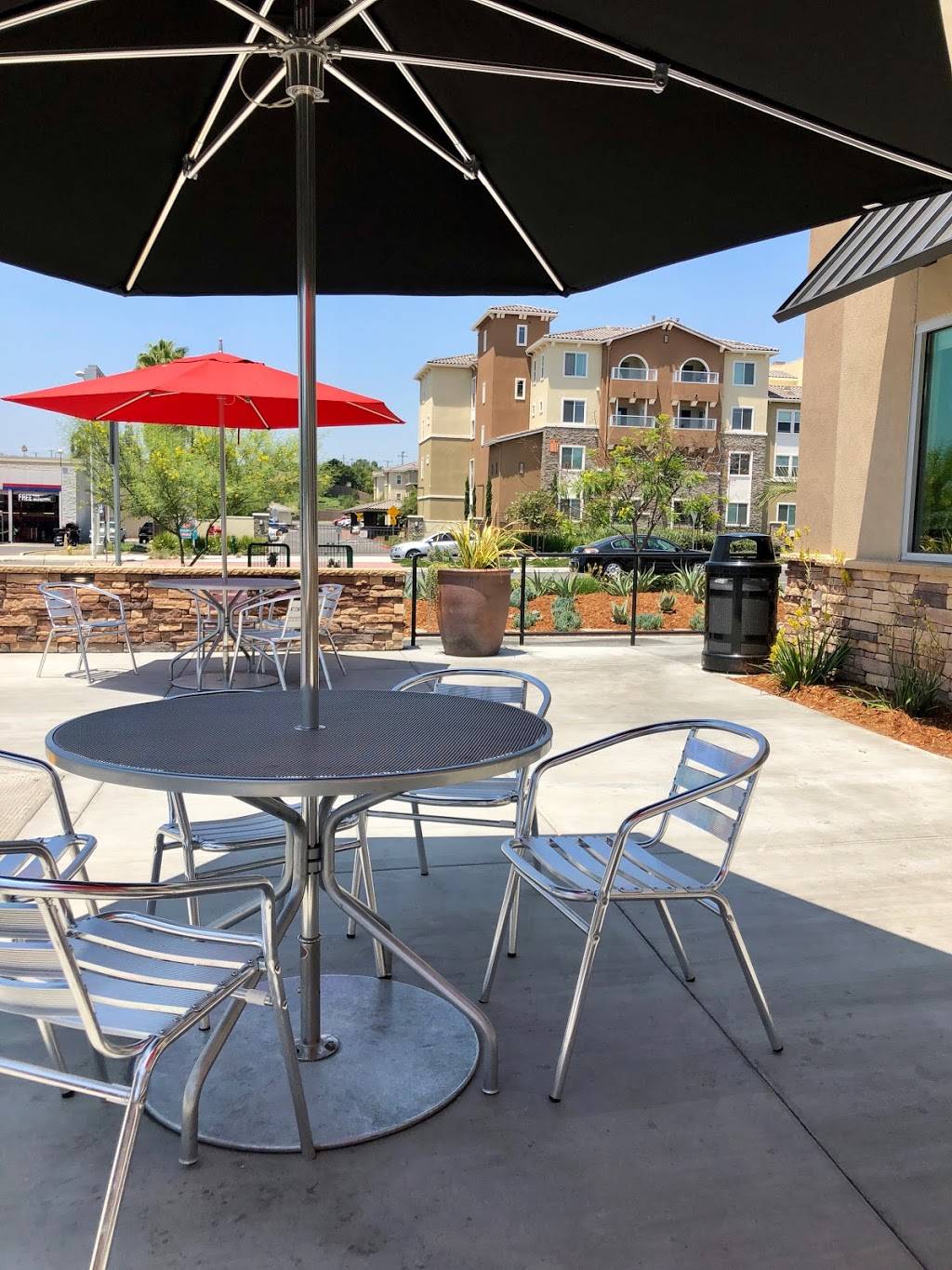 Raising Canes Chicken Fingers | meal takeaway | 1050 S Beach Blvd, La Habra, CA 90631, USA | 5622661890 OR +1 562-266-1890