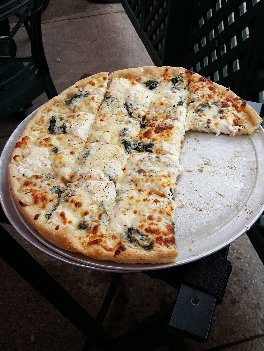 Grandes Pizzeria-Restaurant | restaurant | 9557 Main St, Holland Patent, NY 13354, USA | 3158655900 OR +1 315-865-5900