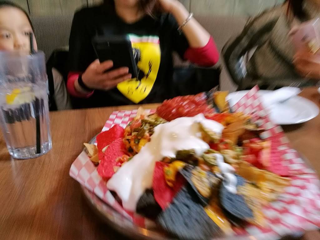 Chucks Roadhouse Bar & Grill | restaurant | 215 Thames St S, Ingersoll, ON N5C 2T6, Canada | 5194854745 OR +1 519-485-4745