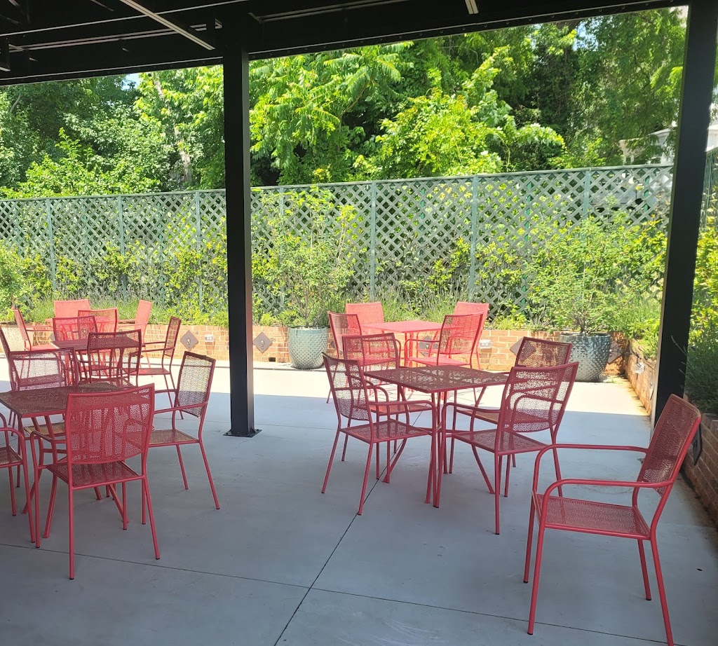 The Powder Room | restaurant | 1016 Burke St, Winston-Salem, NC 27101, USA | 3369998866 OR +1 336-999-8866