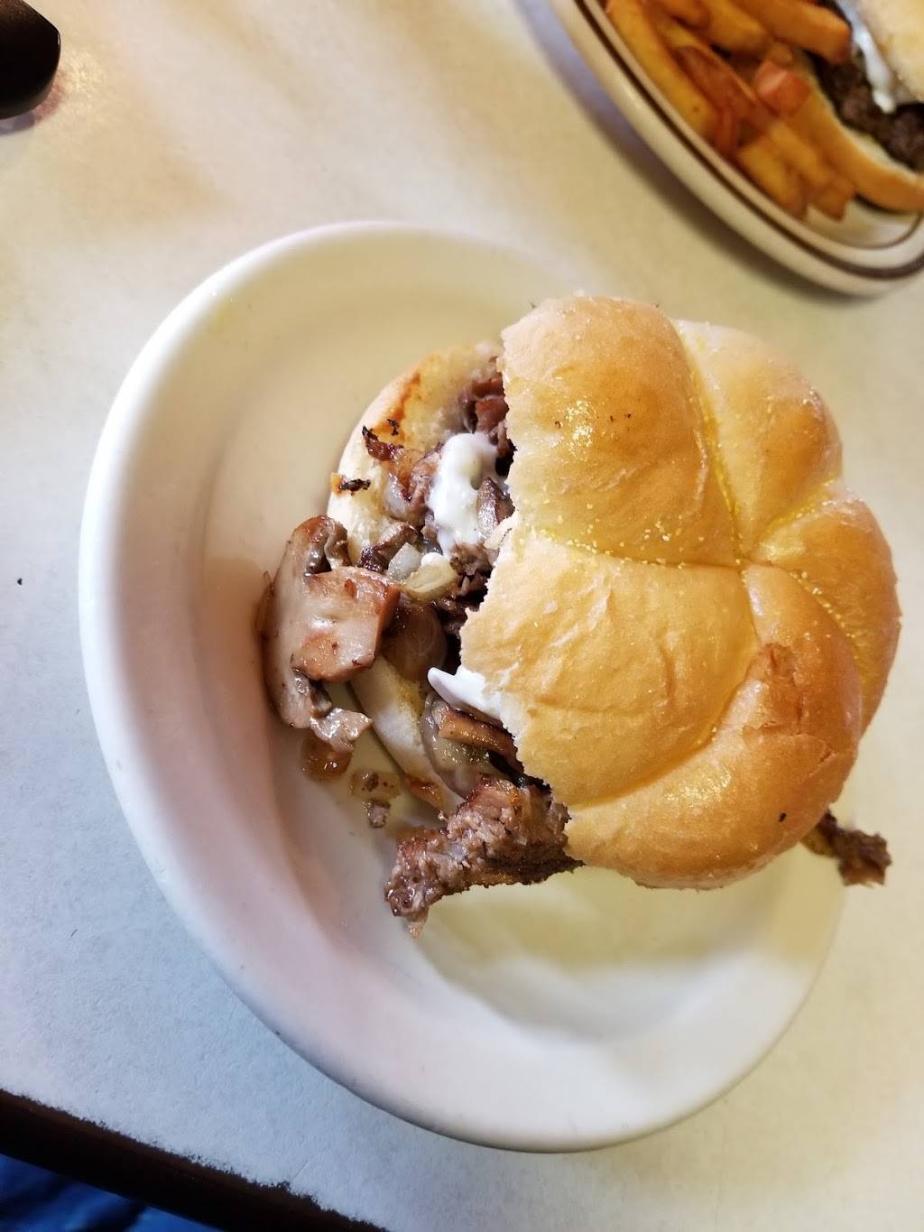 The Whitehouse Restaurant | restaurant | 613 N McEwan St, Clare, MI 48617, USA | 9893869551 OR +1 989-386-9551