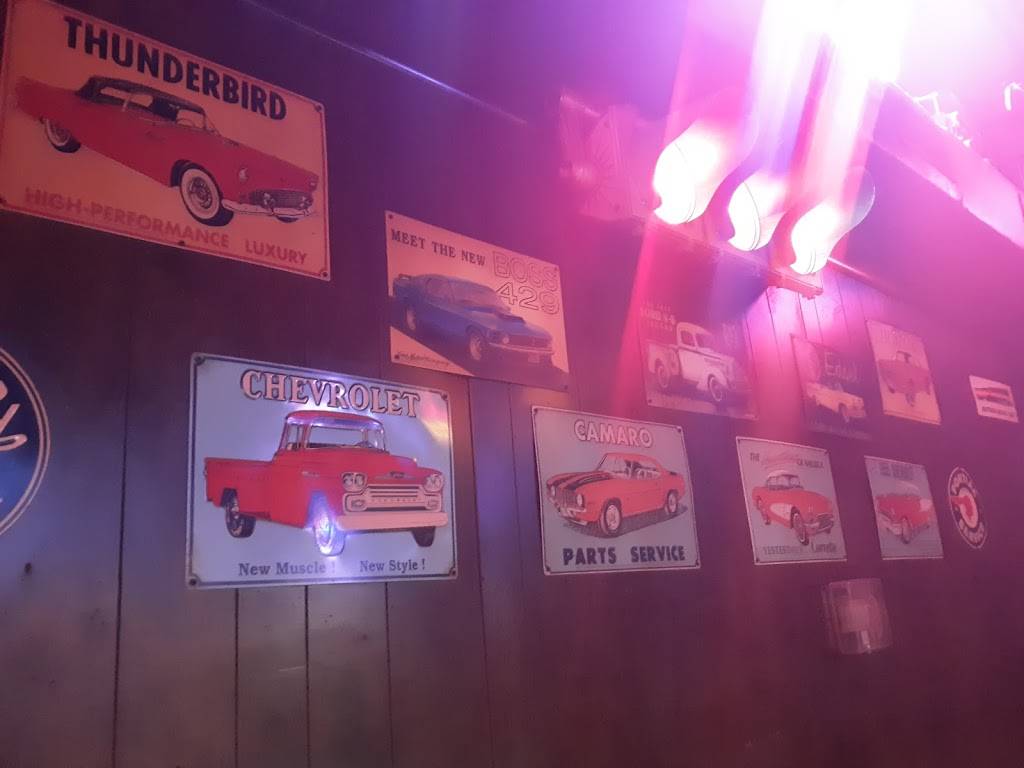 T Js Tavern | restaurant | 104 Kennedy St, Willis, TX 77378, USA | 9368567758 OR +1 936-856-7758