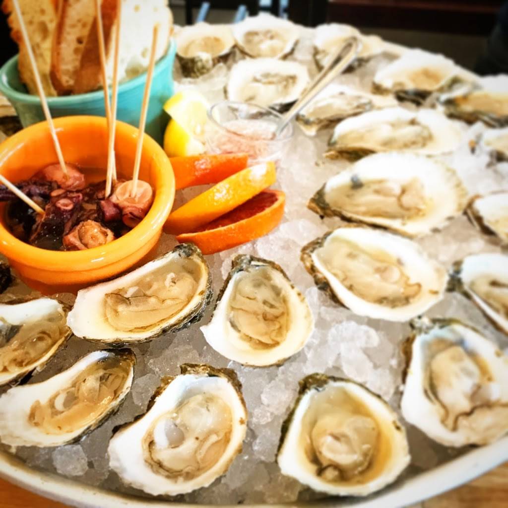 Little Creek Oyster Farm & Market | restaurant | 37 Front St, Greenport, NY 11944, USA | 6314776992 OR +1 631-477-6992