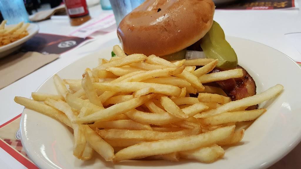 Steak n Shake | restaurant | 12035 E Colonial Dr, Orlando, FL 32826, USA | 4073842266 OR +1 407-384-2266