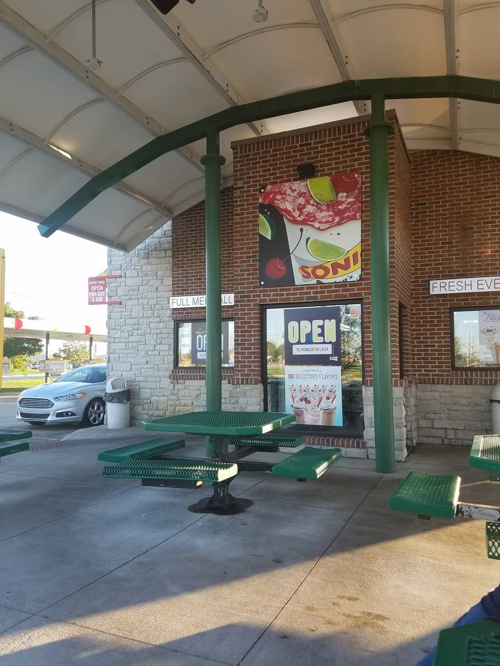 Sonic Drive-In | restaurant | 16270 M-85, Southgate, MI 48195, USA | 7347597117 OR +1 734-759-7117