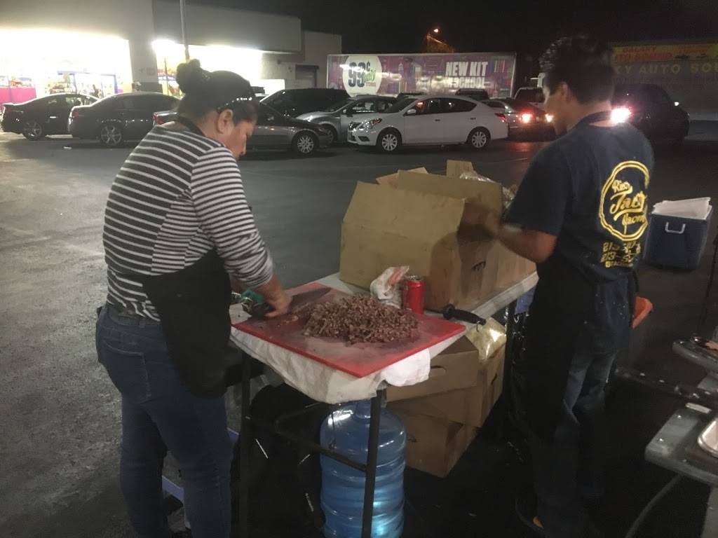 Tacos Naomi | restaurant | Unnamed Road, Northridge, CA 91324, USA | 2135508158 OR +1 213-550-8158