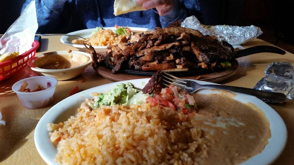 Domingos Mexican & Seafood Restaurant | restaurant | 1075 Yadkinville Rd, Mocksville, NC 27028, USA | 3367536922 OR +1 336-753-6922