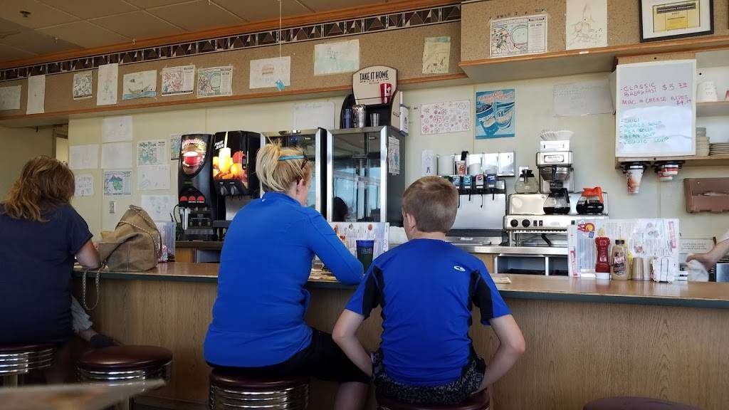 George Webb Restaurant | restaurant | N112W15800 Mequon Rd, Germantown, WI 53022, USA | 2622515925 OR +1 262-251-5925