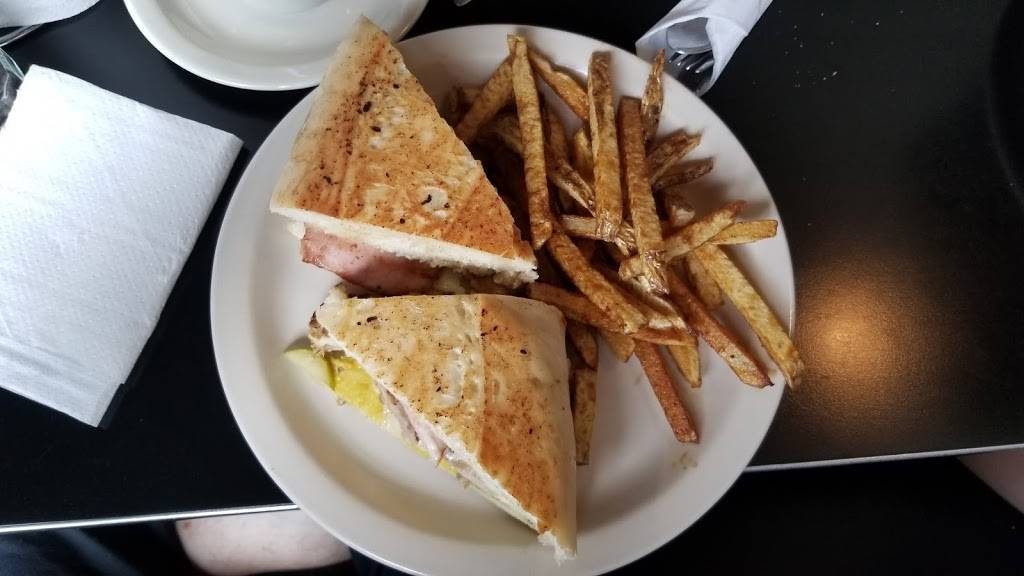 Traverse Bay Café | restaurant | 810 E Front St, Traverse City, MI 49686, USA | 2319431755 OR +1 231-943-1755