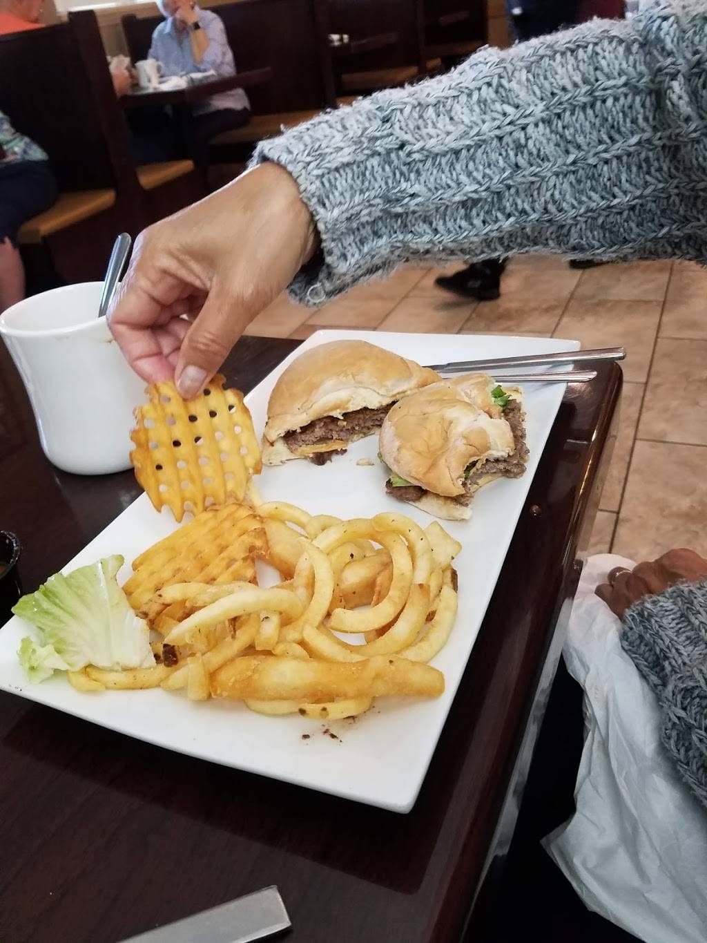 Flapjack Johnnys | restaurant | 165 N Yonge St, Ormond Beach, FL 32174, USA | 3862813070 OR +1 386-281-3070