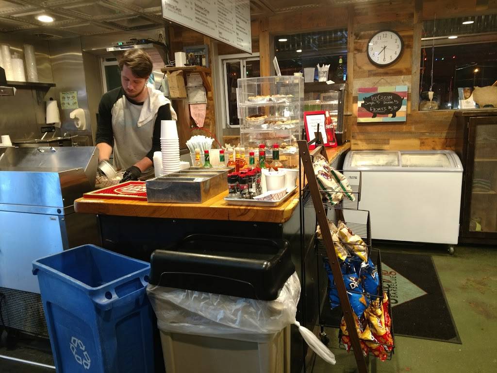 Juicy Pig Barbecue | restaurant | 708 N Locust St, Denton, TX 76201, USA | 9403870708 OR +1 940-387-0708