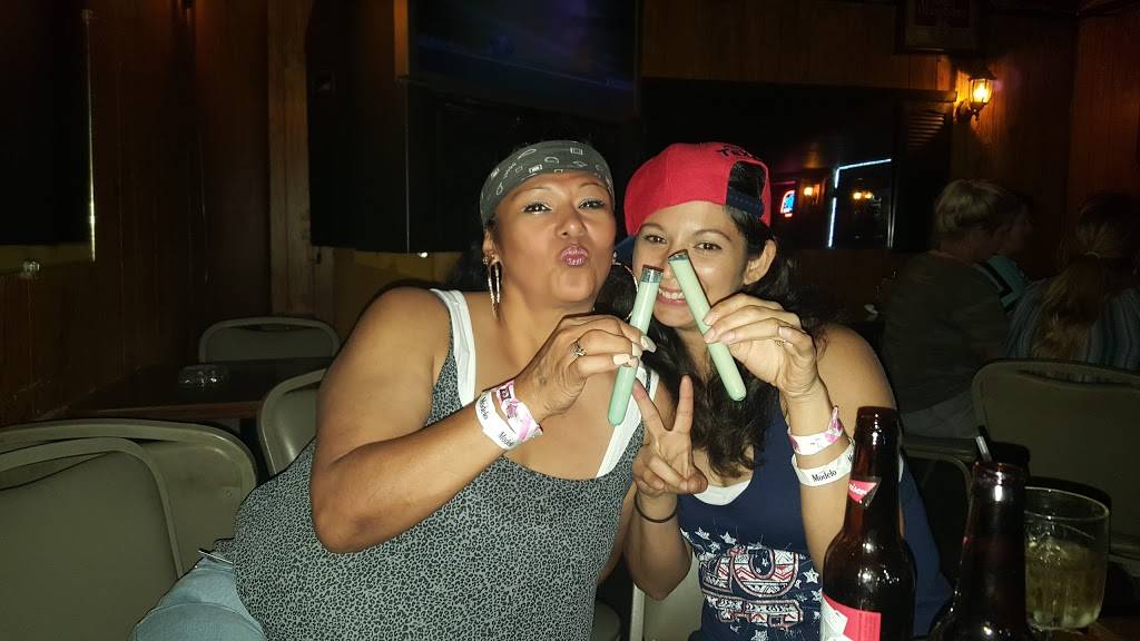 T Js Tavern | restaurant | 104 Kennedy St, Willis, TX 77378, USA | 9368567758 OR +1 936-856-7758