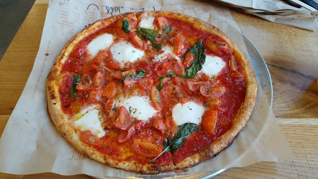 Blaze Pizza | meal takeaway | 32240 Temecula Pkwy, Temecula, CA 92592, USA | 9517893202 OR +1 951-789-3202