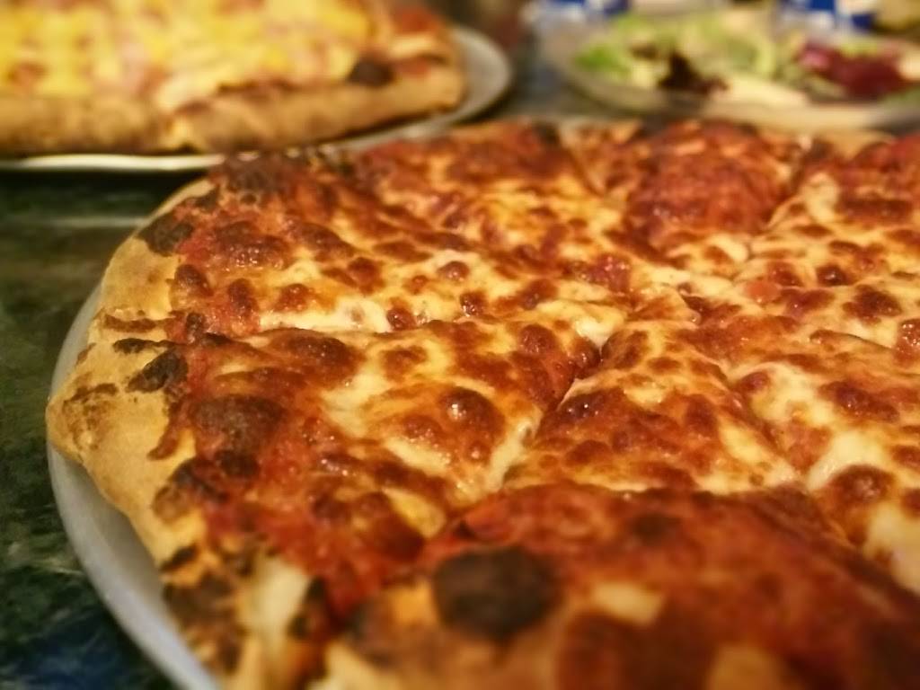 Two Guys Pizza Pies | restaurant | 18955 Ferretti Rd, Groveland, CA 95321, USA | 2099624897 OR +1 209-962-4897