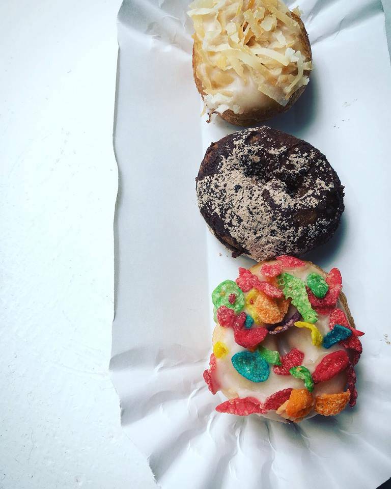 Hole & Corner Donuts | restaurant | 315 Chestnut St, Berea, KY 40403, USA | 8597566447 OR +1 859-756-6447
