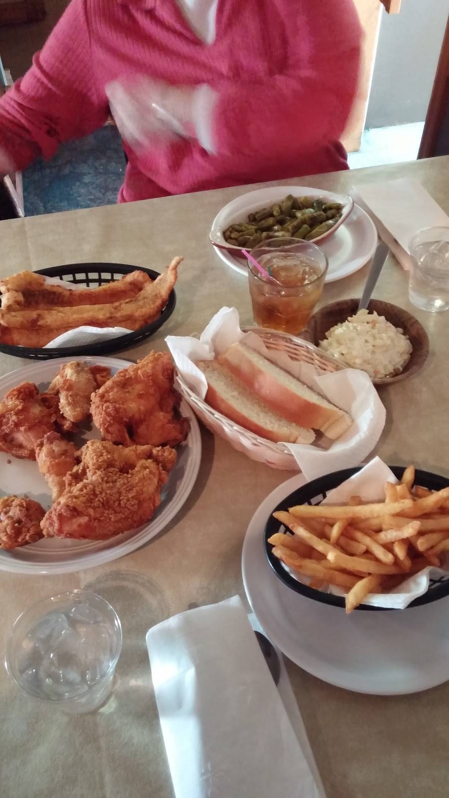 Gobblers Knob Supper Club | restaurant | 101 N Military Rd, Stockbridge, WI 53088, USA | 9204391265 OR +1 920-439-1265