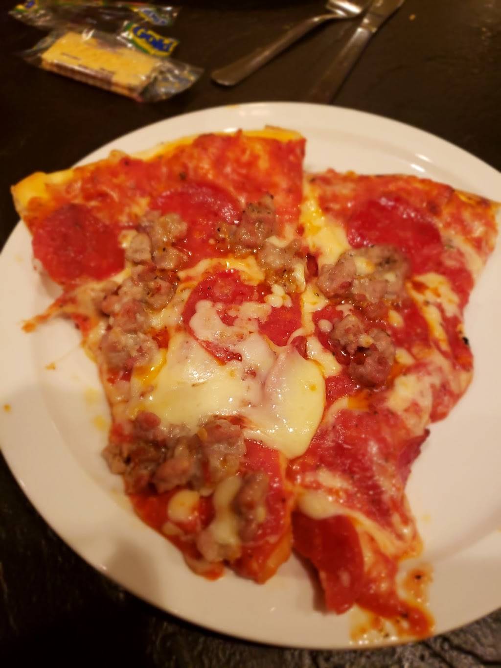 Iaconos Pizza & Restaurant | restaurant | 4452 Kenny Rd, Columbus, OH 43220, USA | 6144510234 OR +1 614-451-0234