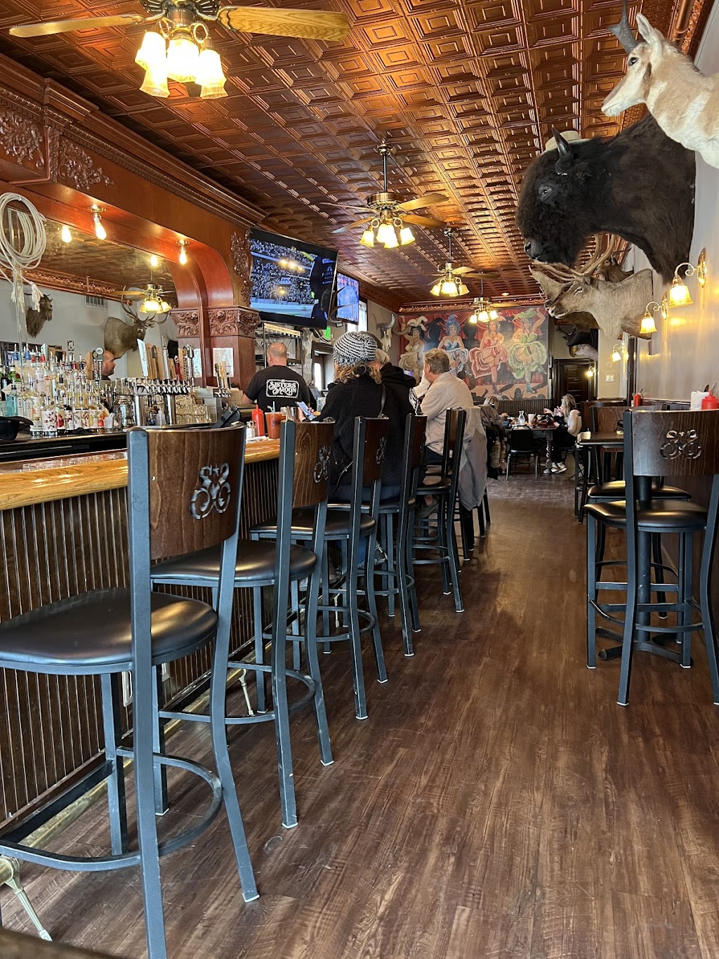 Sisters Saloon & Ranch Grill | restaurant | 190 E Cascade Ave, Sisters, OR 97759, USA | 5415497427 OR +1 541-549-7427