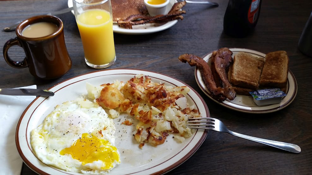 Steves Doghouse | restaurant | 3850 Pearl Rd, Cleveland, OH 44109, USA | 2163981446 OR +1 216-398-1446