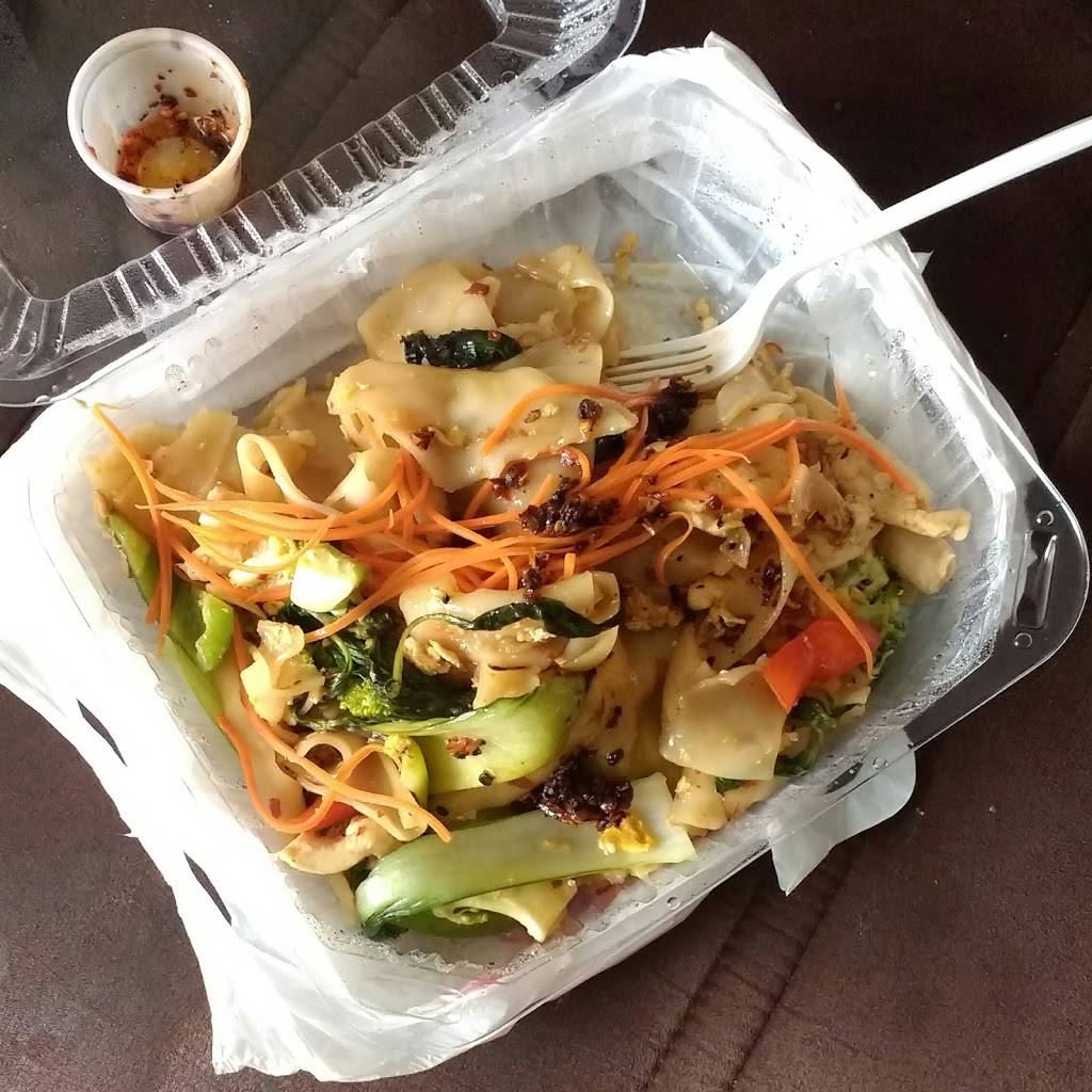 Long Do Thai Food Cart | restaurant | 6550 N Interstate Ave, Portland, OR 97217, USA | 7023275919 OR +1 702-327-5919