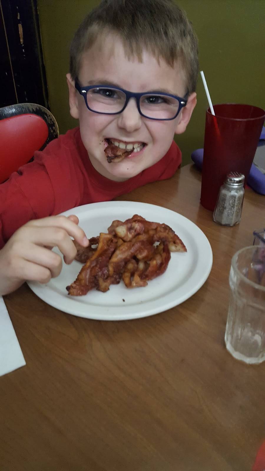 Lucky In Restaurant & Tavern | restaurant | 317 Grand Ave W, Chatham, ON N7L 1C3, Canada | 5193547470 OR +1 519-354-7470