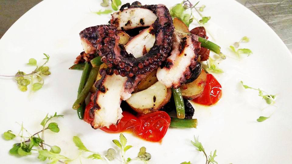 Tinos Kitchen + Bar | restaurant | 325 Lafayette Rd, Hampton, NH 03842, USA | 6039265489 OR +1 603-926-5489