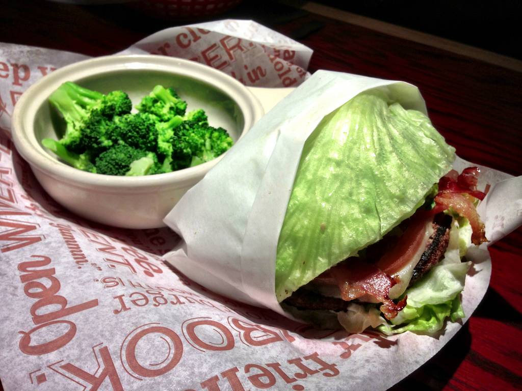 Red Robin Gourmet Burgers and Brews | restaurant | 6524 W Saginaw Hwy, Lansing, MI 48917, USA | 5178867440 OR +1 517-886-7440