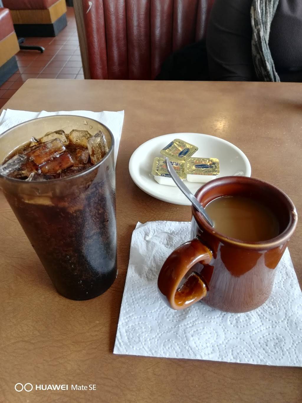 Hickory House Lounge | restaurant | 38652 N Sheridan Rd, Beach Park, IL 60099, USA | 8476623840 OR +1 847-662-3840