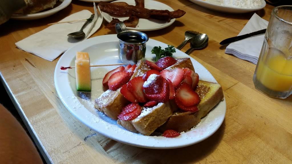 Dozens Restaurant | restaurant | 2180 S Havana St, Aurora, CO 80014, USA | 3033376627 OR +1 303-337-6627