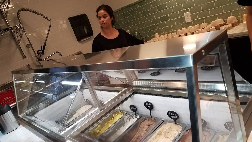 Mr. Dewies Emeryville | restaurant | 5959 Shellmound St, Emeryville, CA 94608, USA | 5103508171 OR +1 510-350-8171