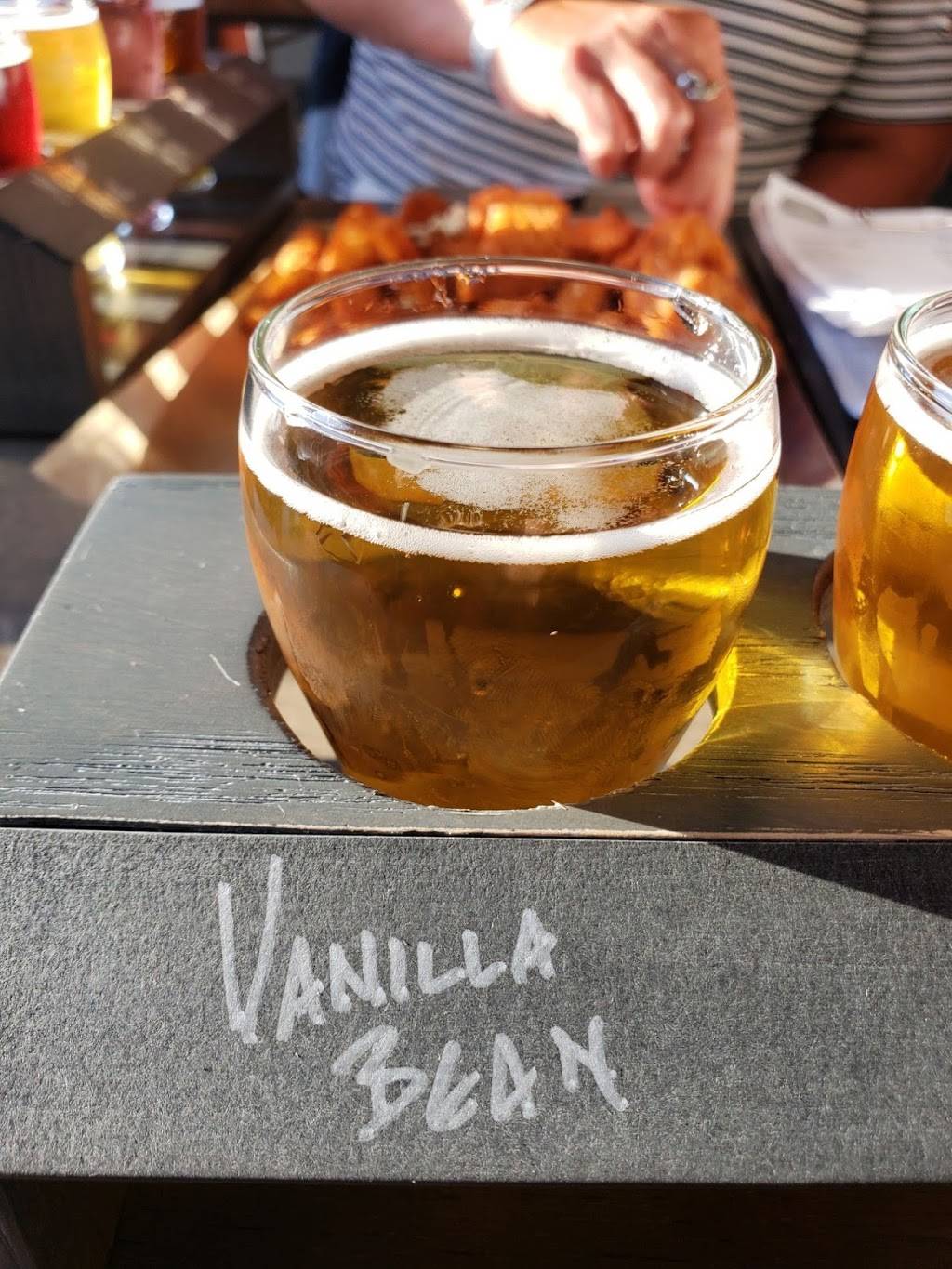 618 Tap House | restaurant | 2703 17th St, Marion, IL 62959, USA | 6184403600 OR +1 618-440-3600