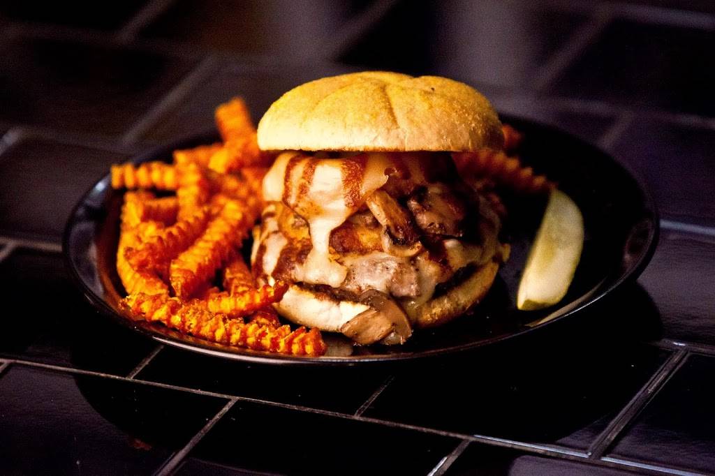 Fairplain Yacht Club | restaurant | 3869 Cedar Lakes Dr, Ripley, WV 25271, USA | 3043728918 OR +1 304-372-8918