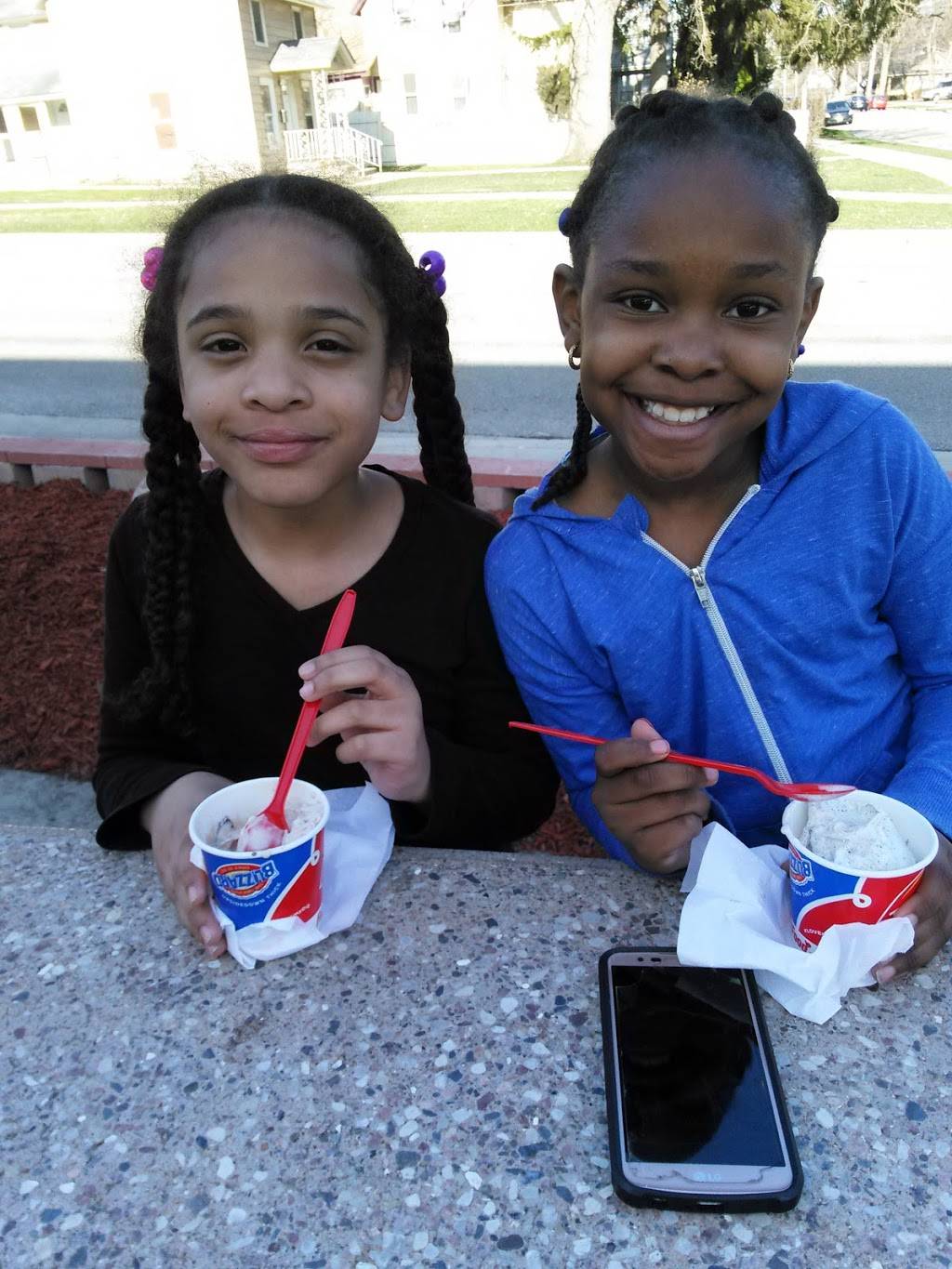 Dairy Queen | restaurant | 704 W Chicago St, Elgin, IL 60123, USA | 8476973319 OR +1 847-697-3319