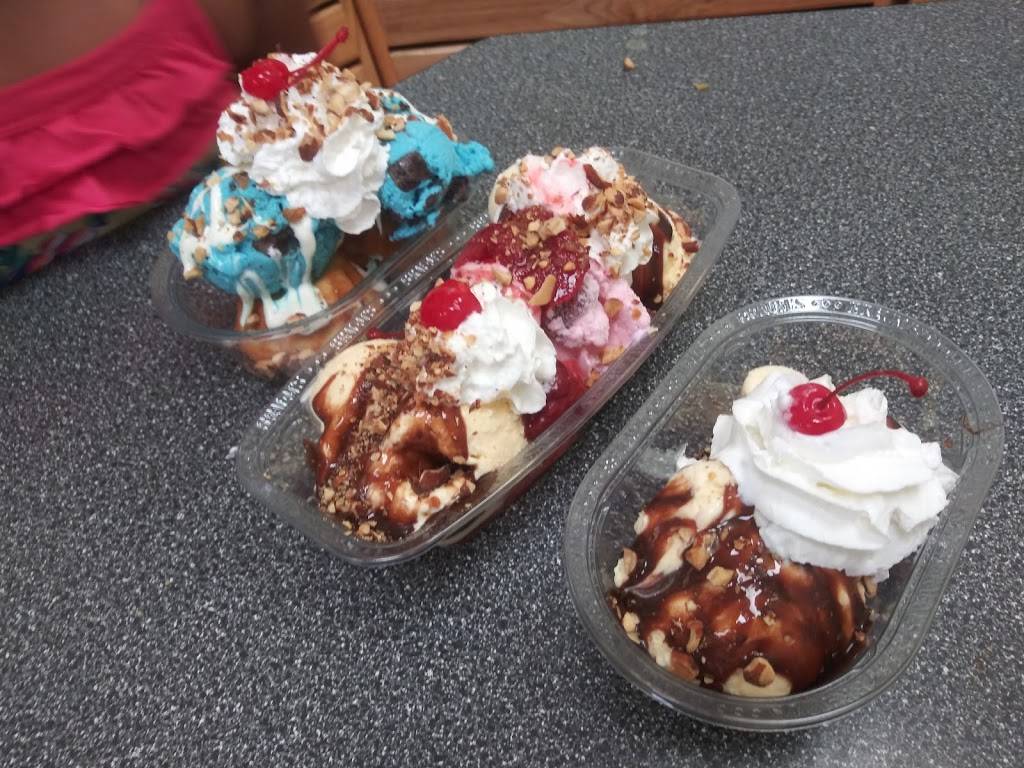 Braums Ice Cream & Burger Restaurant | restaurant | 6108 McCart Ave, Fort Worth, TX 76133, USA | 8172925183 OR +1 817-292-5183