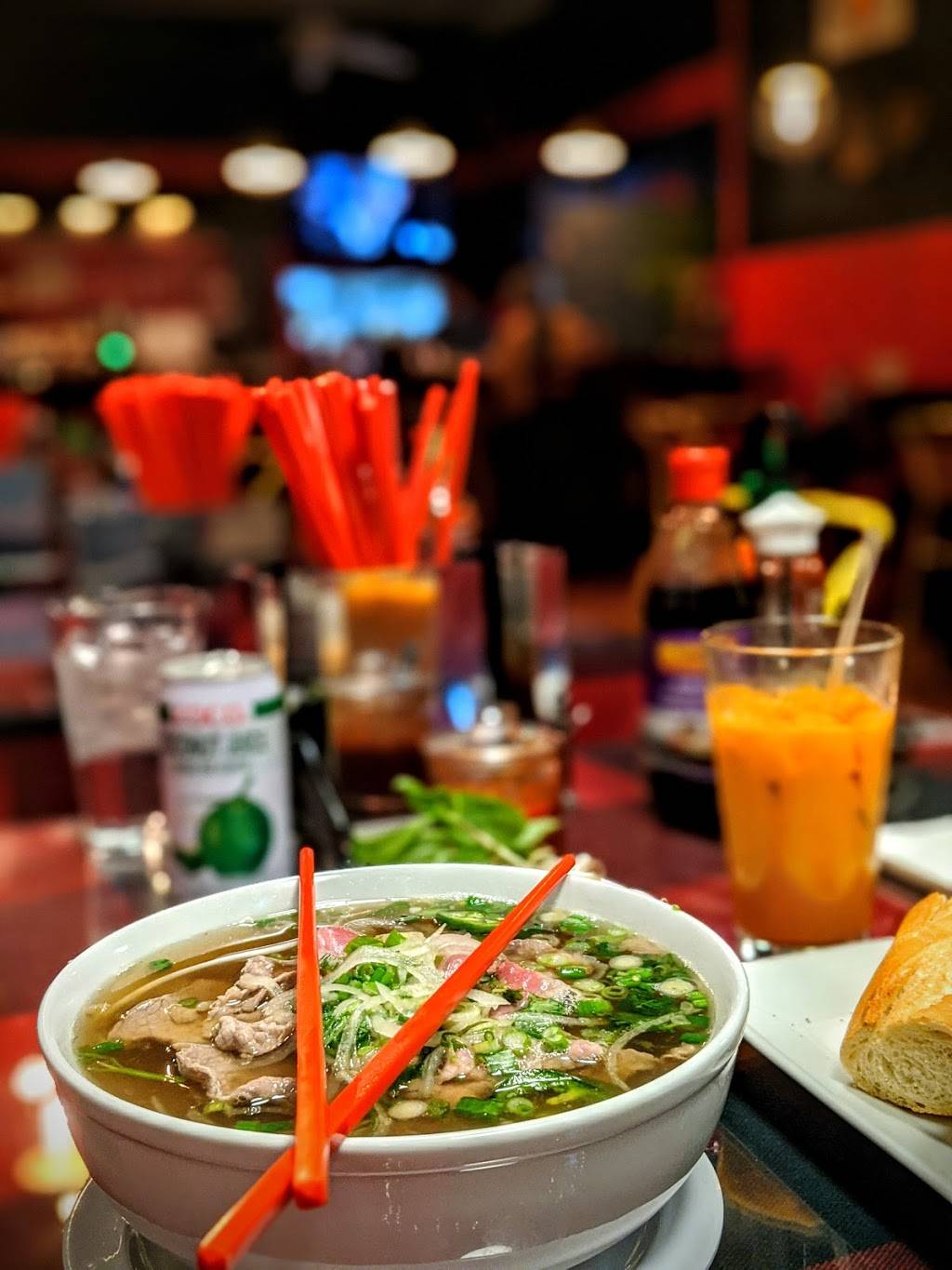 Pho Lucas | restaurant | 2915 W Cary St, Richmond, VA 23221, USA | 8042549588 OR +1 804-254-9588