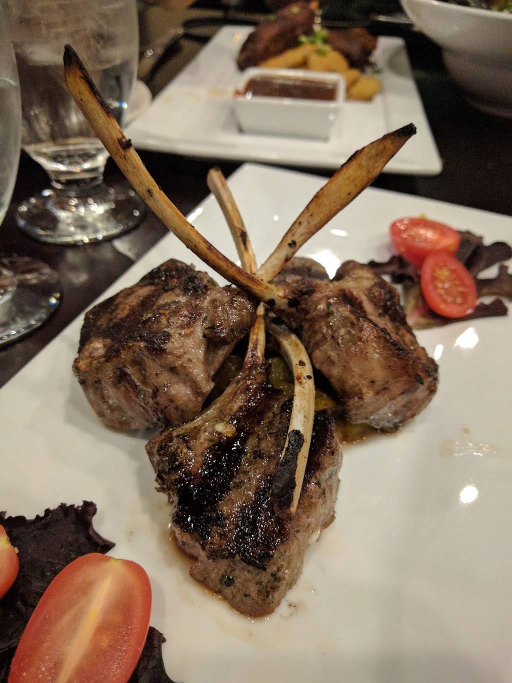 Fox and Hound Wood Grille and Tavern | restaurant | 123 Sea St, Quincy, MA 02169, USA | 6174714030 OR +1 617-471-4030