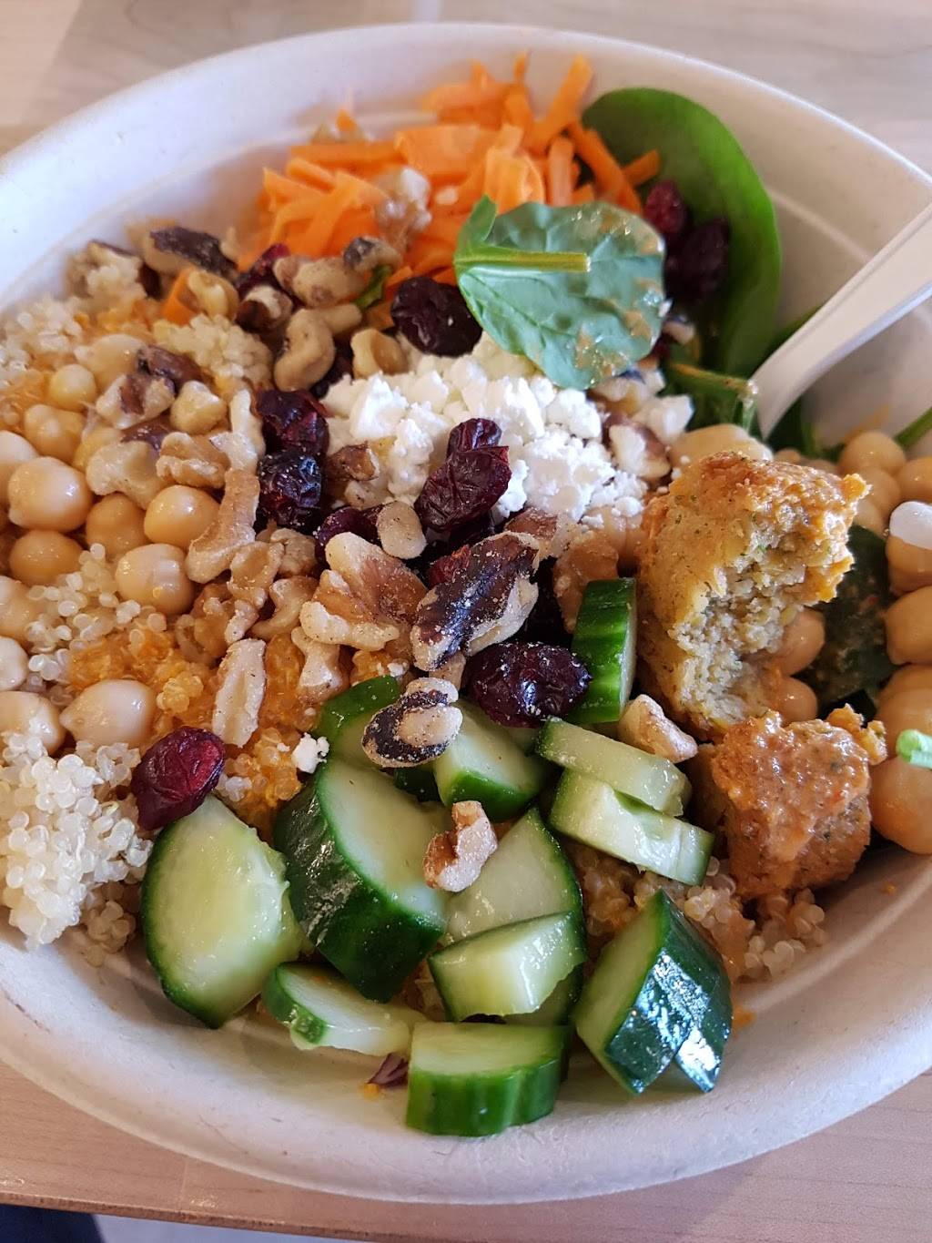 Freshii | restaurant | 342 Richmond Rd, Ottawa, ON K2A 0E8, Canada | 6133198090 OR +1 613-319-8090