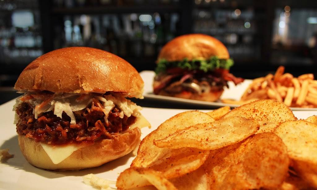 Restaurant Le Caucus Chambly | restaurant | 3000 Boulevard Fréchette, Chambly, QC J3L 6Z6, Canada | 4504473350 OR +1 450-447-3350